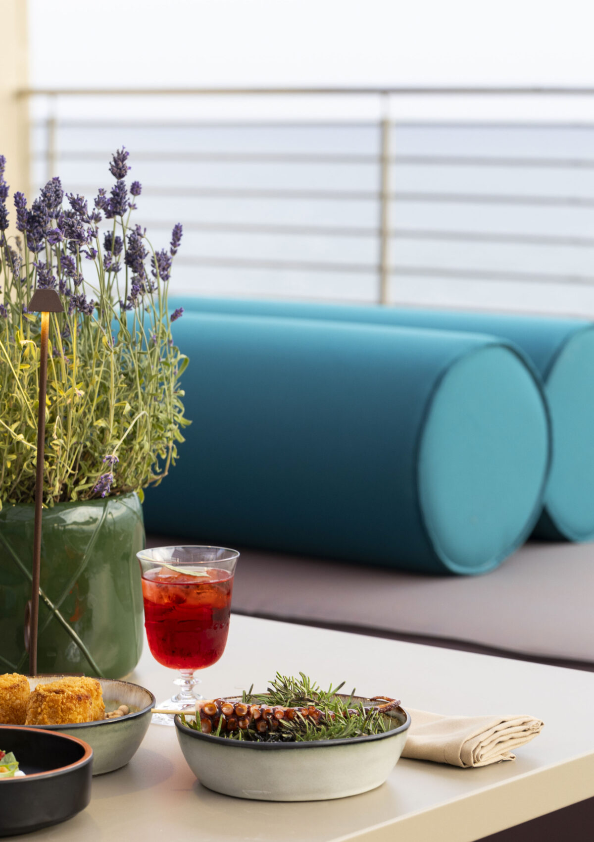 Divani modulari Reef Dynamic Island per hotel, lounge e spazi contract