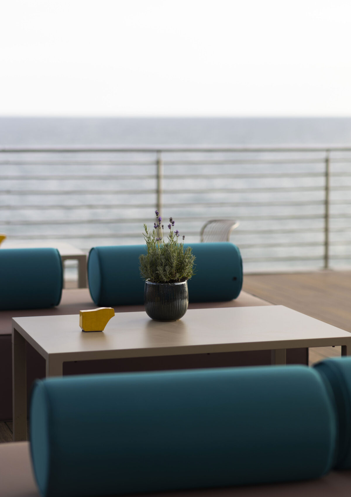 Sedute modulari Reef Dynamic Island per lounge, uffici e spazi contract